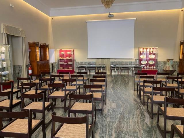 Hotel Vittoria فينْتْسا المظهر الخارجي الصورة