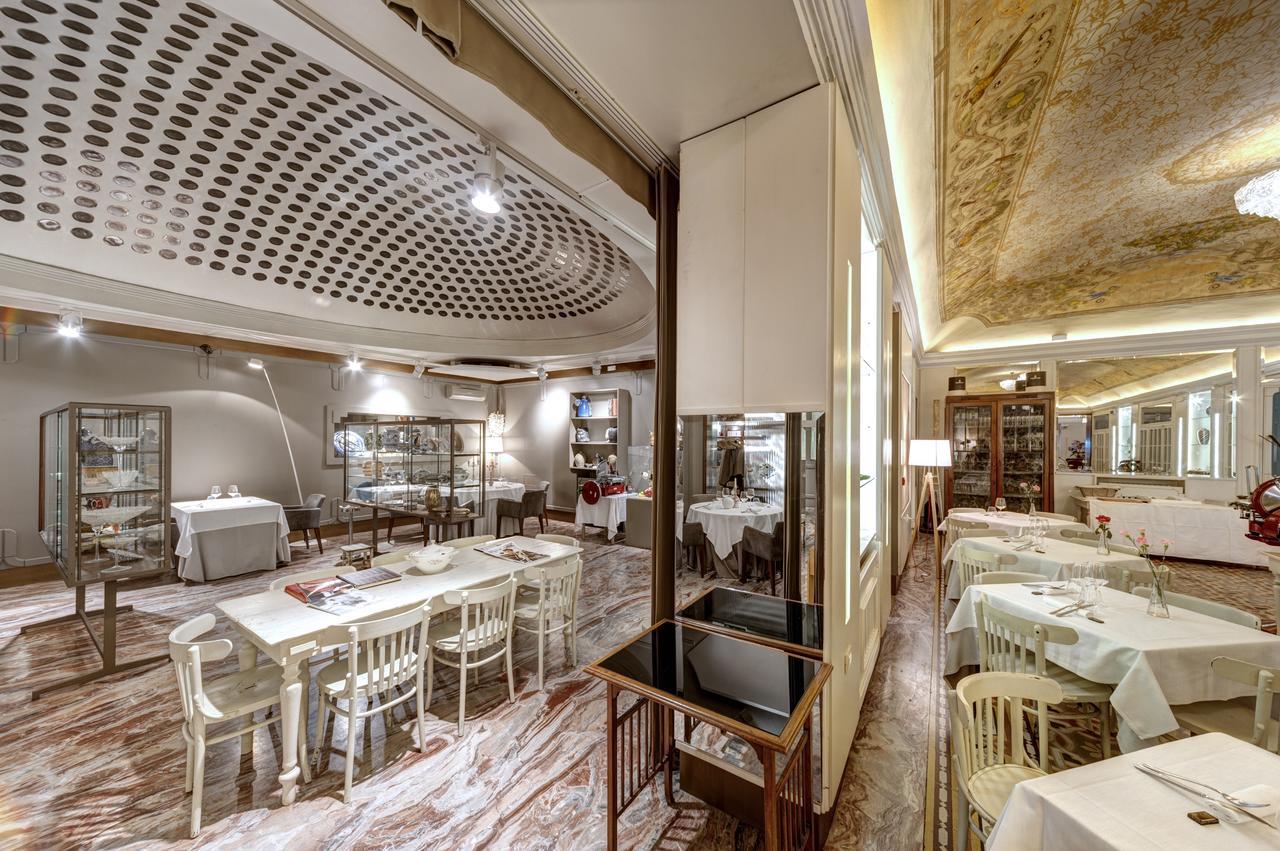 Hotel Vittoria فينْتْسا المظهر الخارجي الصورة