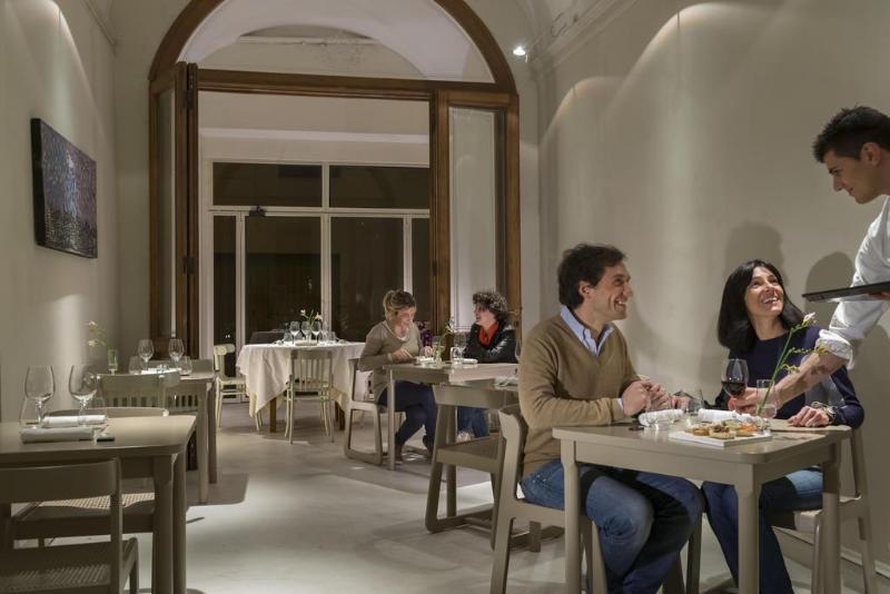 Hotel Vittoria فينْتْسا المظهر الخارجي الصورة