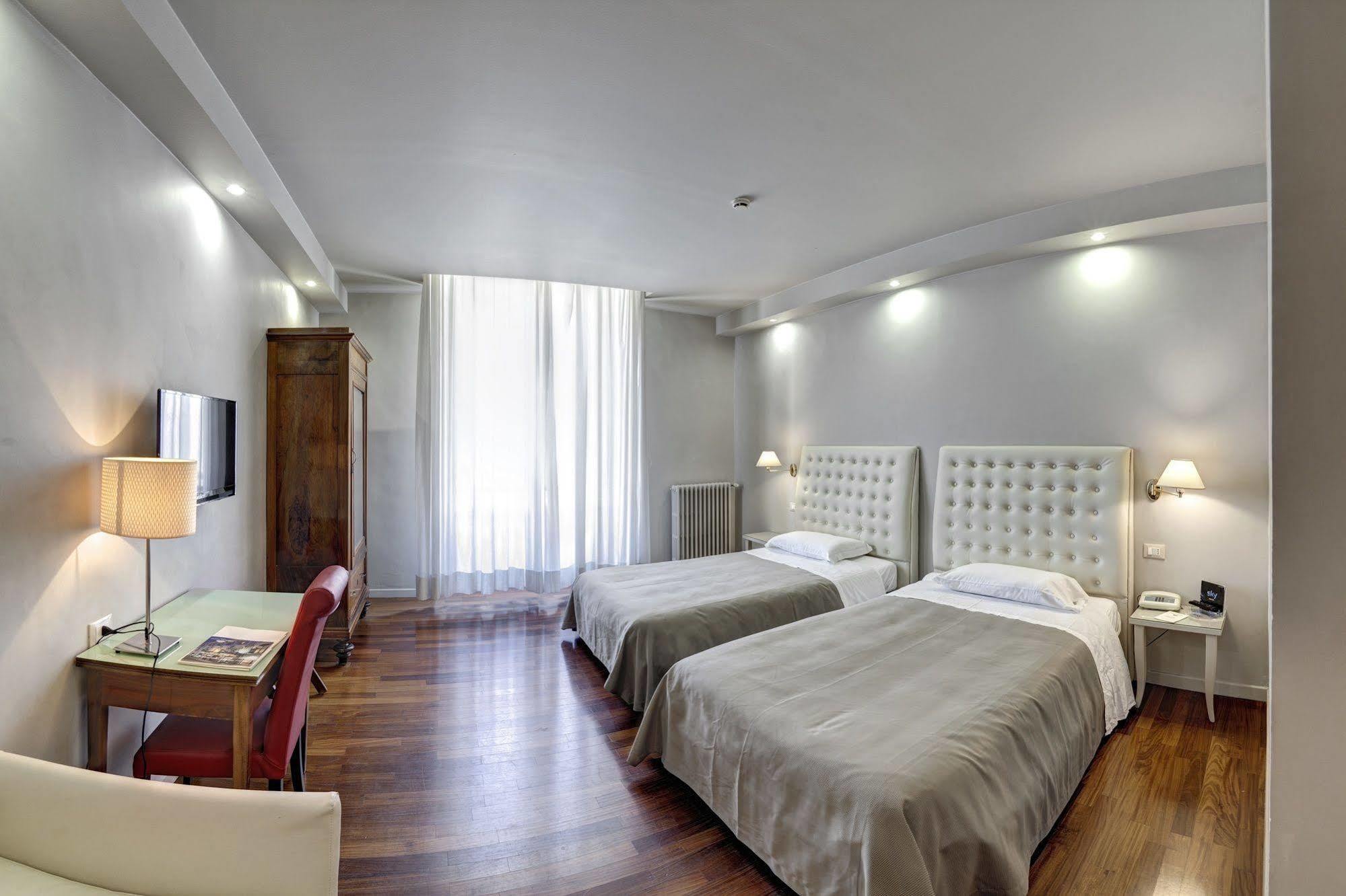 Hotel Vittoria فينْتْسا المظهر الخارجي الصورة