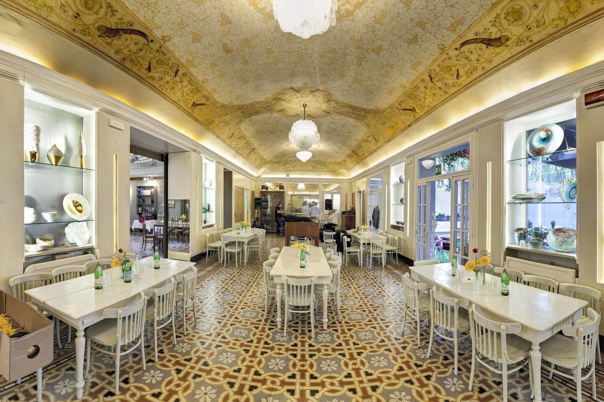 Hotel Vittoria فينْتْسا المظهر الخارجي الصورة