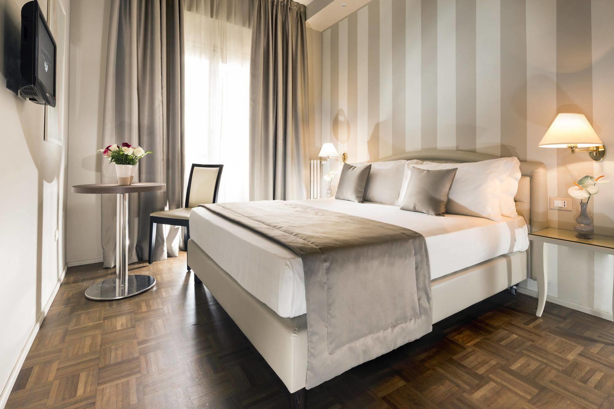Hotel Vittoria فينْتْسا المظهر الخارجي الصورة