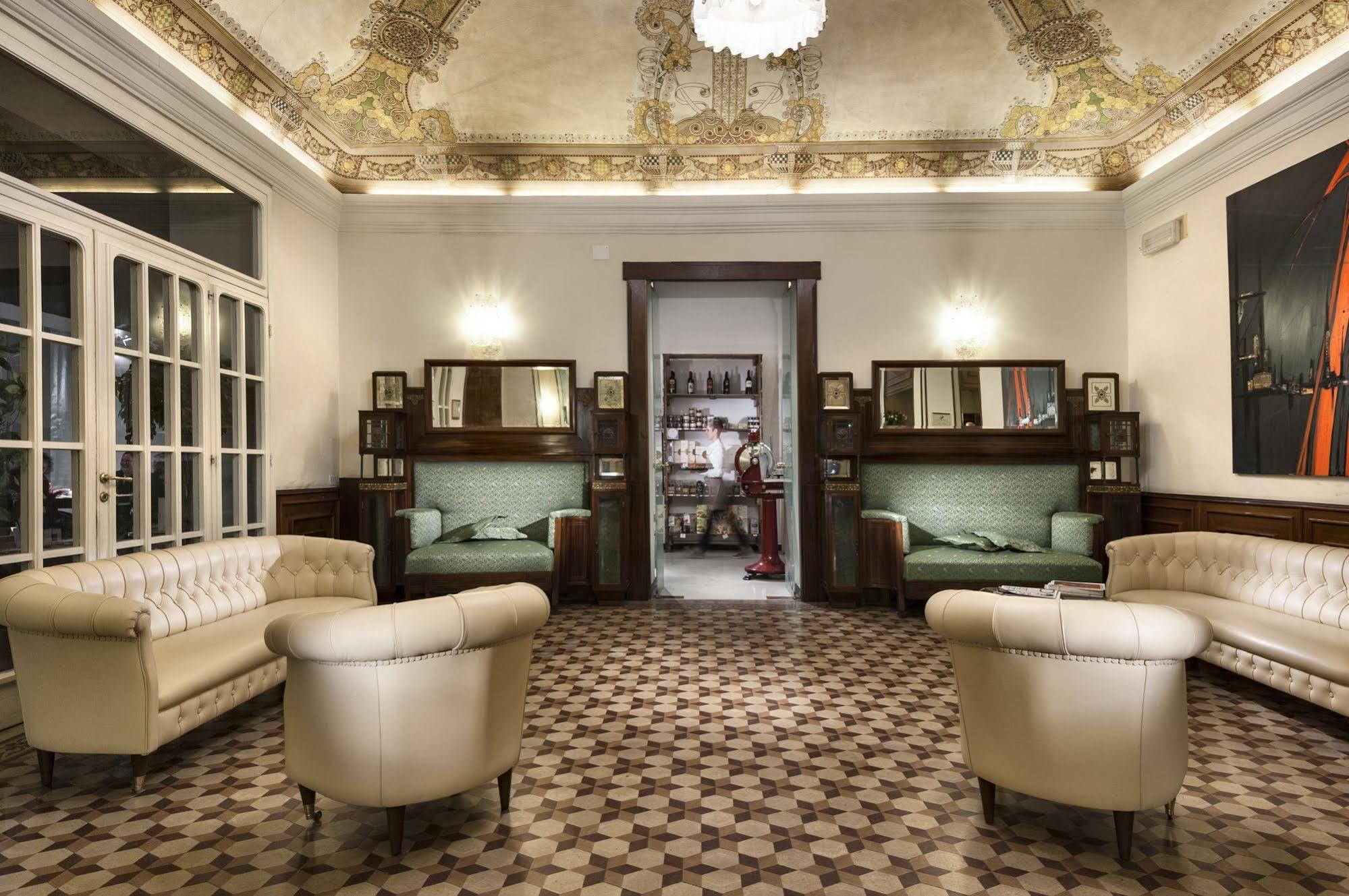 Hotel Vittoria فينْتْسا المظهر الخارجي الصورة