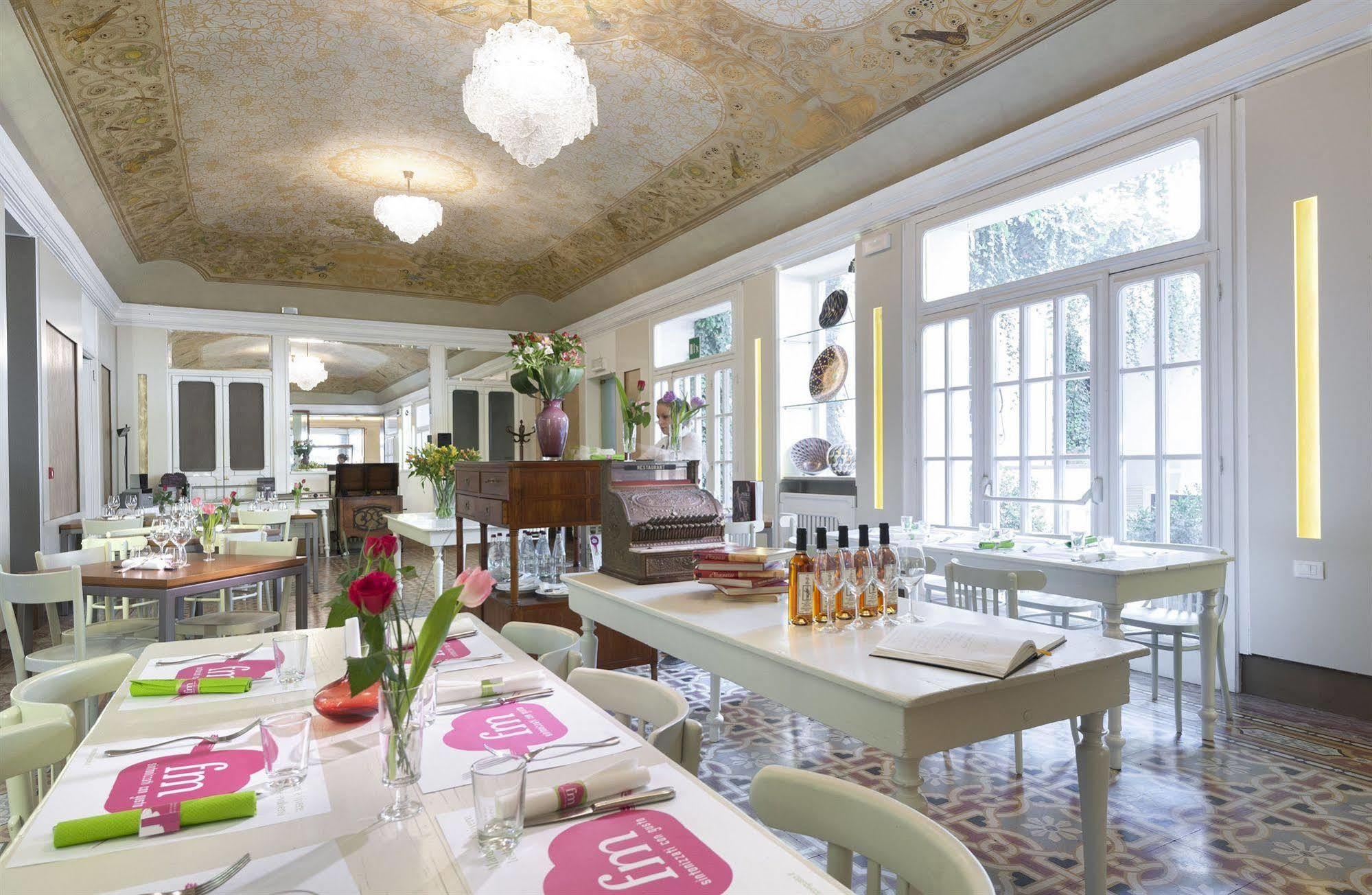 Hotel Vittoria فينْتْسا المظهر الخارجي الصورة