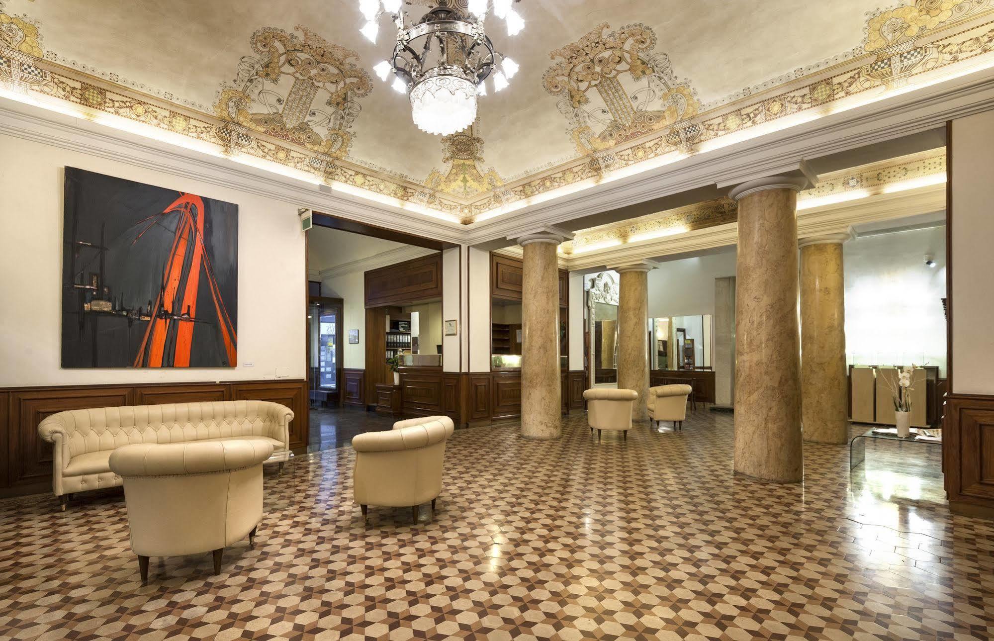 Hotel Vittoria فينْتْسا المظهر الخارجي الصورة